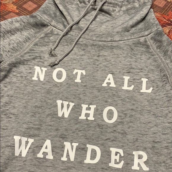 Gray sweatshirt w/ travel quote - Picture 2 of 3